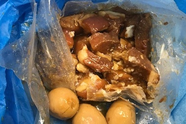 Australia trục xuất một phụ nữ Việt Nam mang thịt lợn nhập cảnh