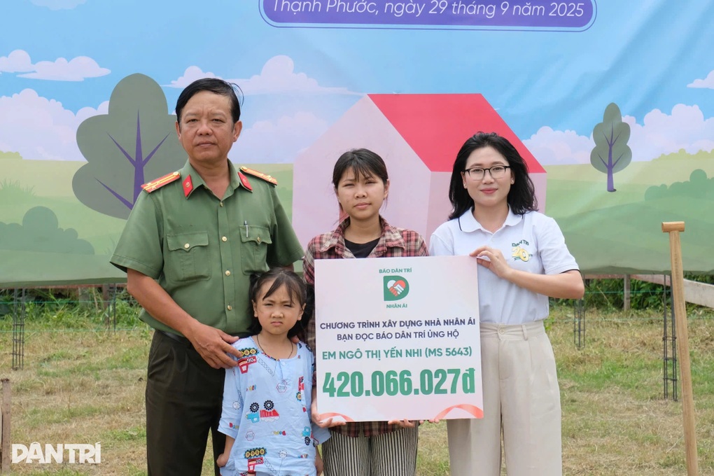 Bạn đọc Dân trí ủng hộ hơn 420 triệu đồng, giúp 2 chị em mồ côi có nhà mới - 1 Bạn đọc Dân trí ủng hộ hơn 420 triệu đồng, giúp 2 chị em mồ côi có nhà mới - 1