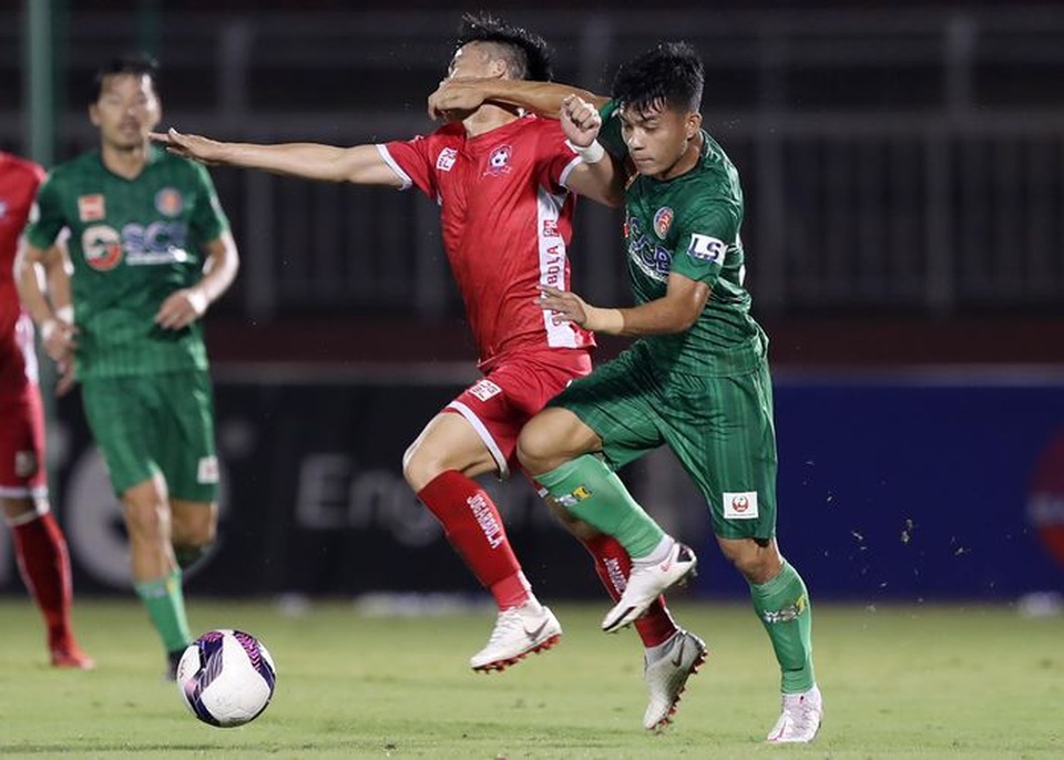 Giật cùi chỏ thô bạo, cựu tuyển thủ U23 Việt Nam nhận cái kết đắng - 1 Giật cùi chỏ thô bạo, cựu tuyển thủ U23 Việt Nam nhận cái kết đắng - 1