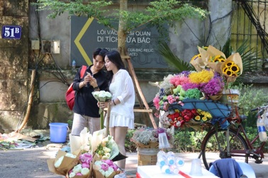 Cuộc chiến tranh chỗ chụp ảnh đẹp của các "nàng thơ" trên phố Hà Nội