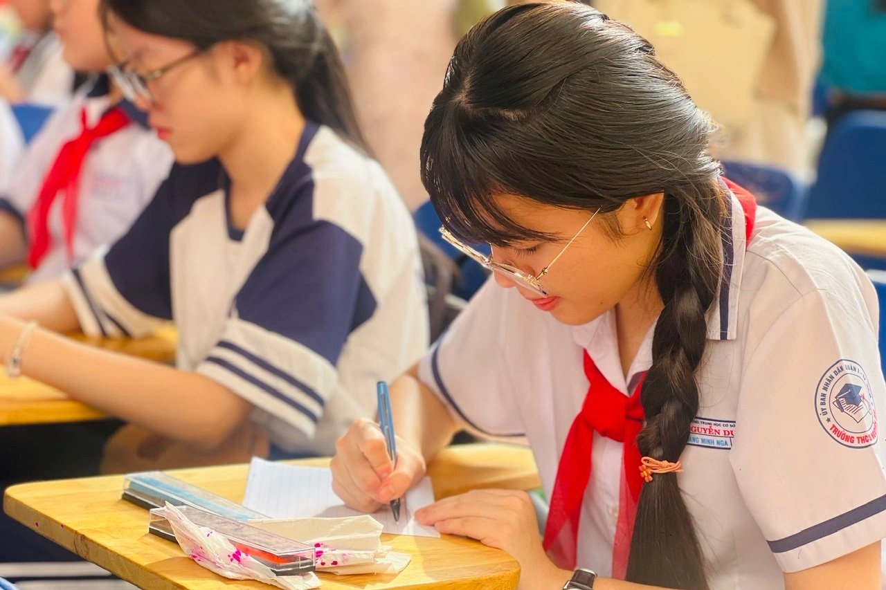 ការបង្រៀន 2 វគ្គ/ថ្ងៃ ងាយស្រួលចាប់បាន សម្រាប់ការបង្រៀនបន្ថែមក្នុងថ្នាក់ក្លែងបន្លំ - 1 Dạy 2 buổi/ngày dễ bị bắt lỗi dạy thêm trá hình - 1