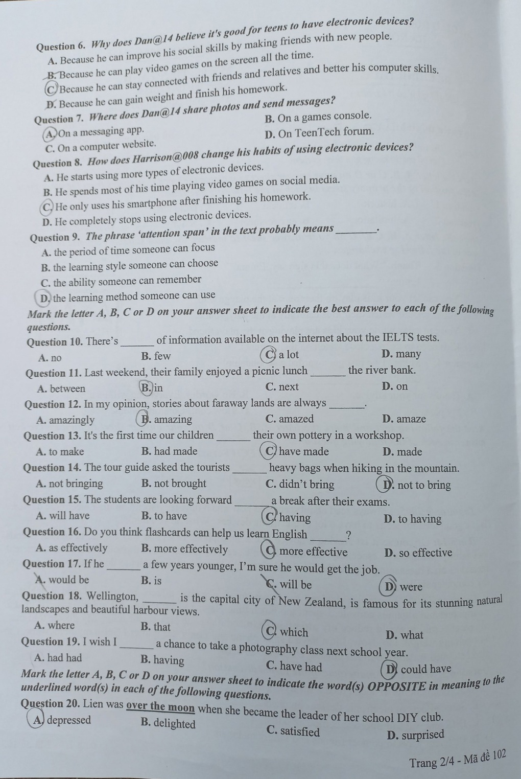 Mặt trái thiết bị điện tử với giới trẻ vào đề tiếng Anh thi lớp 10 ở Hà Nội - 6 Mặt trái thiết bị điện tử với giới trẻ vào đề tiếng Anh thi lớp 10 ở Hà Nội - 6