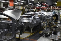 Các "ông lớn" xe hơi đồng loạt dừng hoạt động, đại lý xe cũ lo phá sản