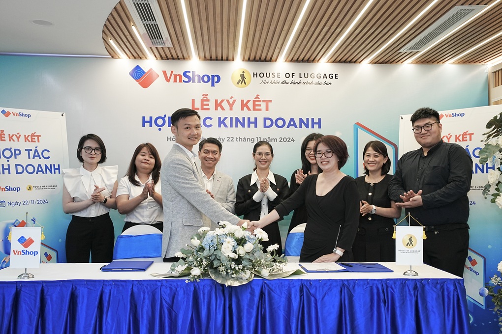 Dễ dàng mua sắm vali tại House Of Luggage trên app ngân hàng cùng VnShop - 3 Dễ dàng mua sắm vali tại House Of Luggage trên app ngân hàng cùng VnShop - 3