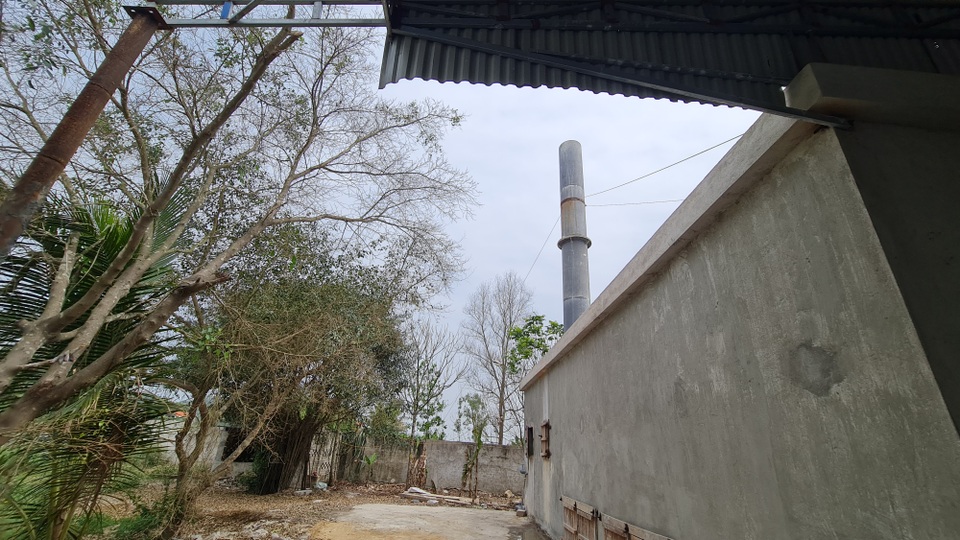 Dân treo băng rôn yêu cầu di dời nhà máy phân bón gây ô nhiễm - 2 Dân treo băng rôn yêu cầu di dời nhà máy phân bón gây ô nhiễm - 2