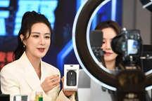 Ngành tạo ra hàng loạt "chiến thần livestream" kiếm bộn tiền ở Trung Quốc