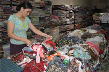 Thị trường vải kiện nhộn nhịp vào mùa