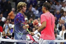 Ngôi sao người Nga hào hứng khi Rafael Nadal bỏ Wimbledon