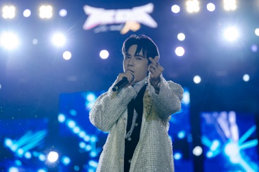 Quang Hùng MasterD, Hùng Huỳnh khuấy động đêm nhạc tại Huế