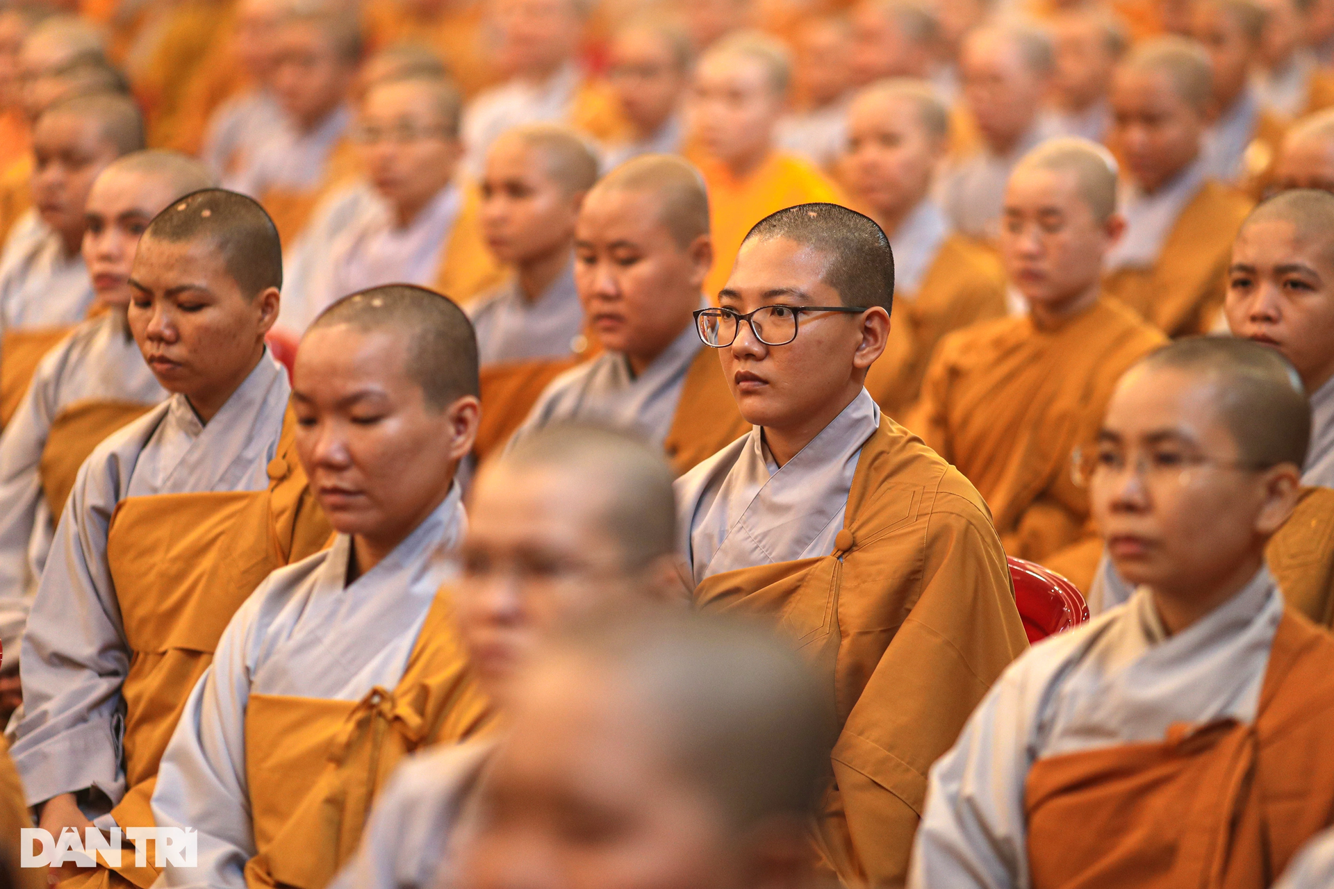 Phật tử khóc nghẹn tại lễ tưởng niệm 60 năm Bồ tát Thích Quảng Đức tự thiêu - 2 Phật tử khóc nghẹn tại lễ tưởng niệm 60 năm Bồ tát Thích Quảng Đức tự thiêu - 2