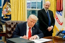 Ông Trump ký lệnh áp thuế 25% đối với nhôm, thép nhập khẩu