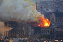 Pháp: Nhà thờ Đức Bà Paris chìm trong biển lửa