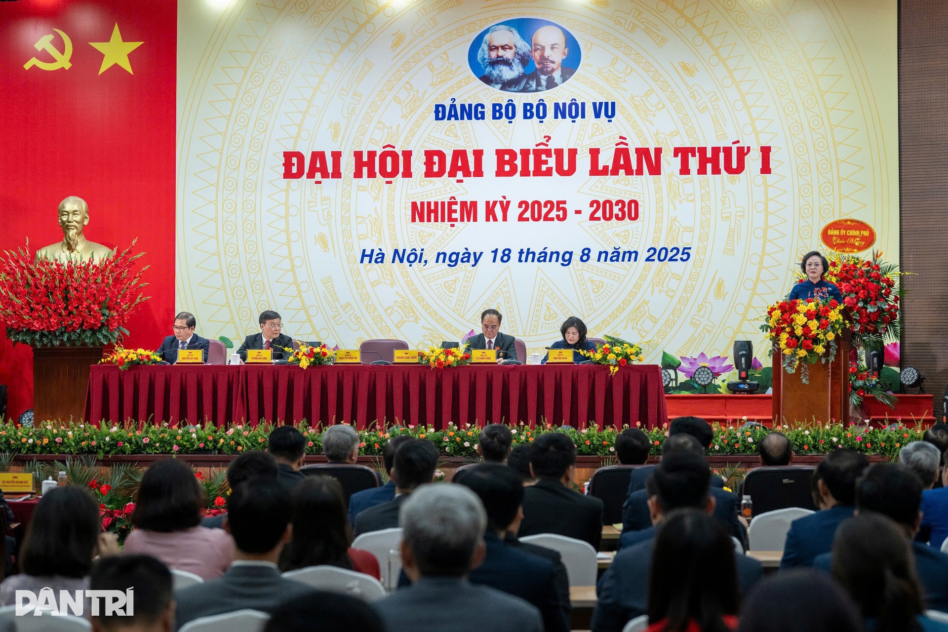 Toàn cảnh Đại hội đại biểu Đảng bộ Bộ Nội vụ lần thứ I, nhiệm kỳ 2025-2030 - 6 Toàn cảnh Đại hội đại biểu Đảng bộ Bộ Nội vụ lần thứ I, nhiệm kỳ 2025-2030 - 6