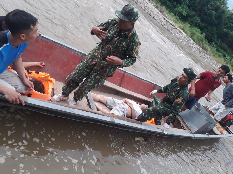 Xe lao vực trên đường từ trường về, 3 giáo viên thương vong - 2 Xe lao vực trên đường từ trường về, 3 giáo viên thương vong - 2