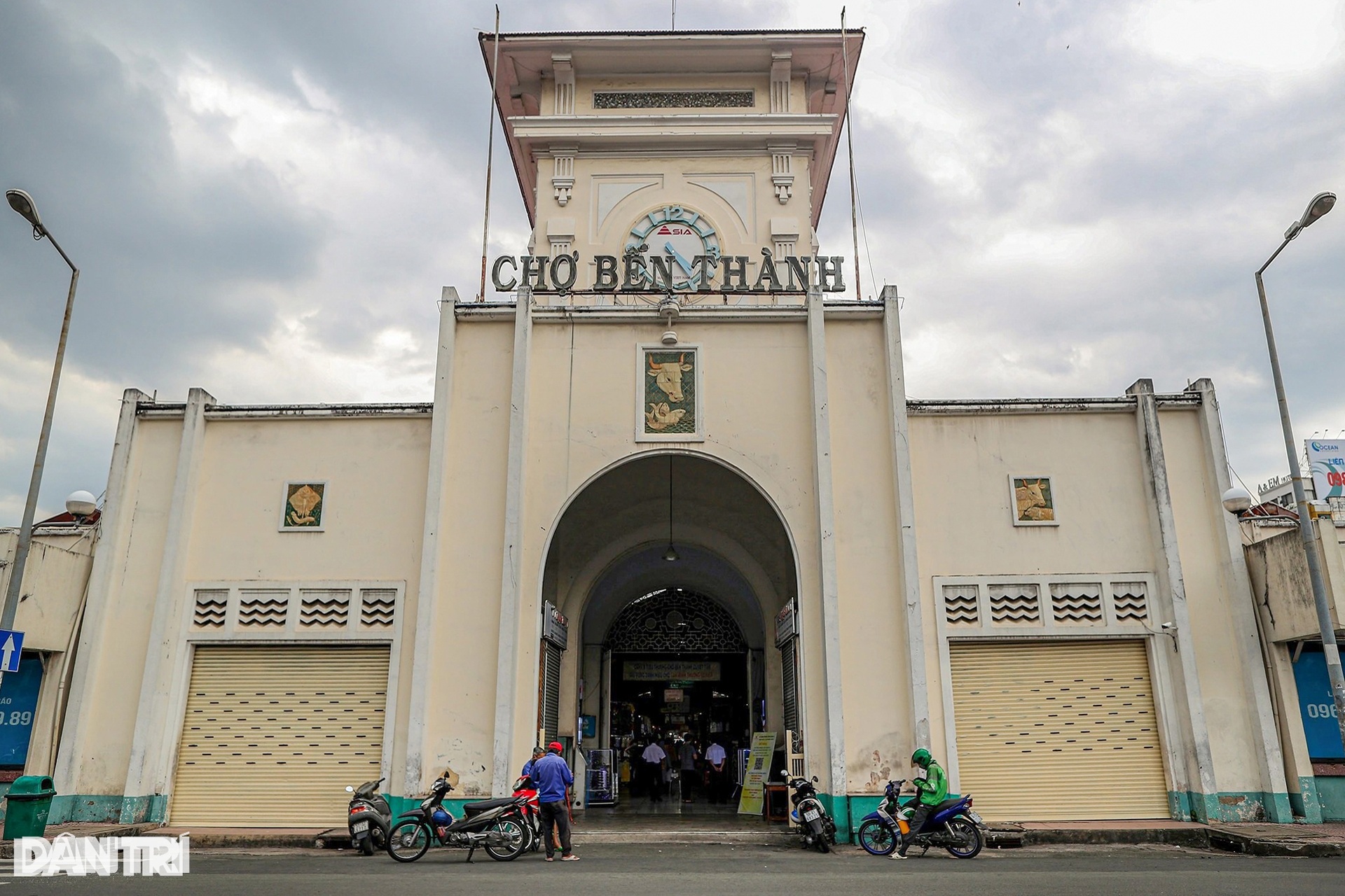 Chợ Bến Thành thay áo mới, trở thành điểm check-in thu hút khách ở TPHCM - 4 Chợ Bến Thành thay áo mới, trở thành điểm check-in thu hút khách ở TPHCM - 4