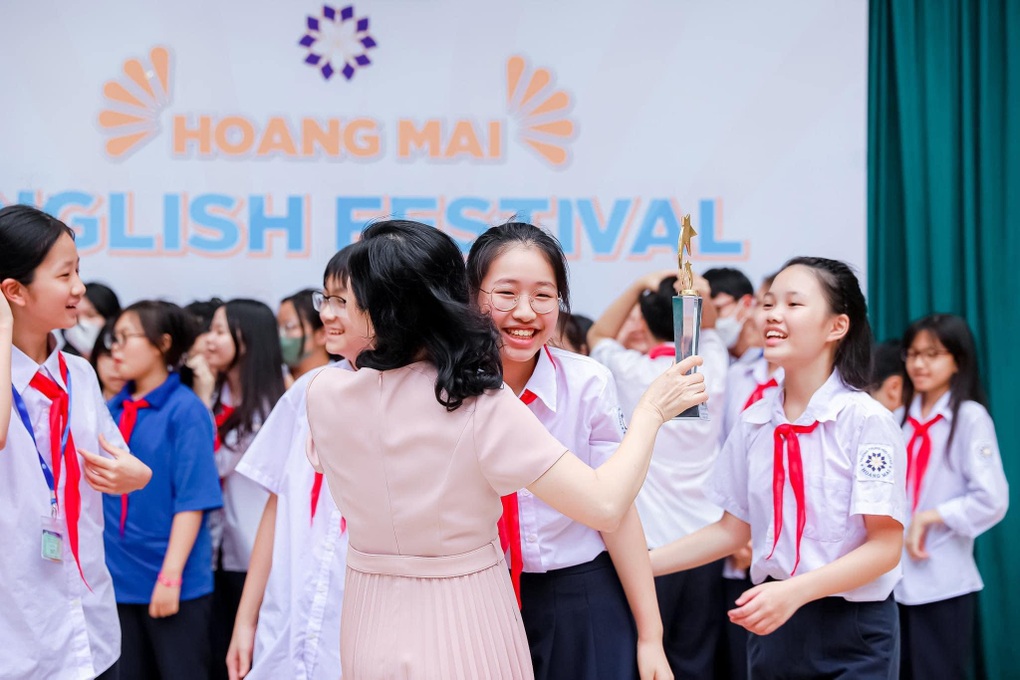 Nữ sinh lớp 7 không trường chuyên lớp chọn đạt 8.5 IELTS - 2