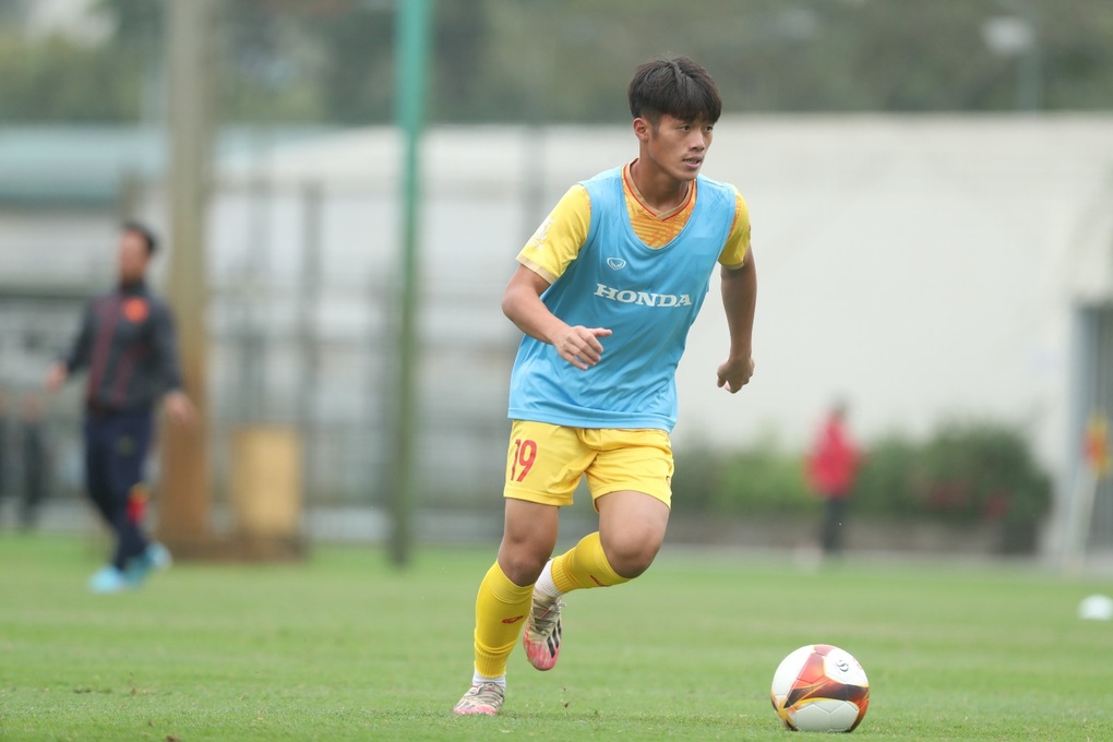 Ngôi sao trẻ U20 Việt Nam tái ngộ HLV Philippe Troussier - 3 Ngôi sao trẻ U20 Việt Nam tái ngộ HLV Philippe Troussier - 3