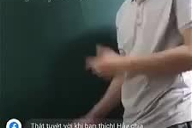 Đoạn livestream gây “bão mạng” của thầy giáo điển trai Nguyên Trực