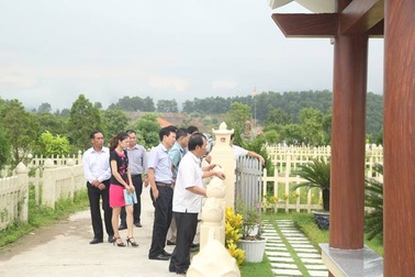 Ông Dương Trung Quốc: “Mua mộ trước cho người thân là tín hiệu tốt”