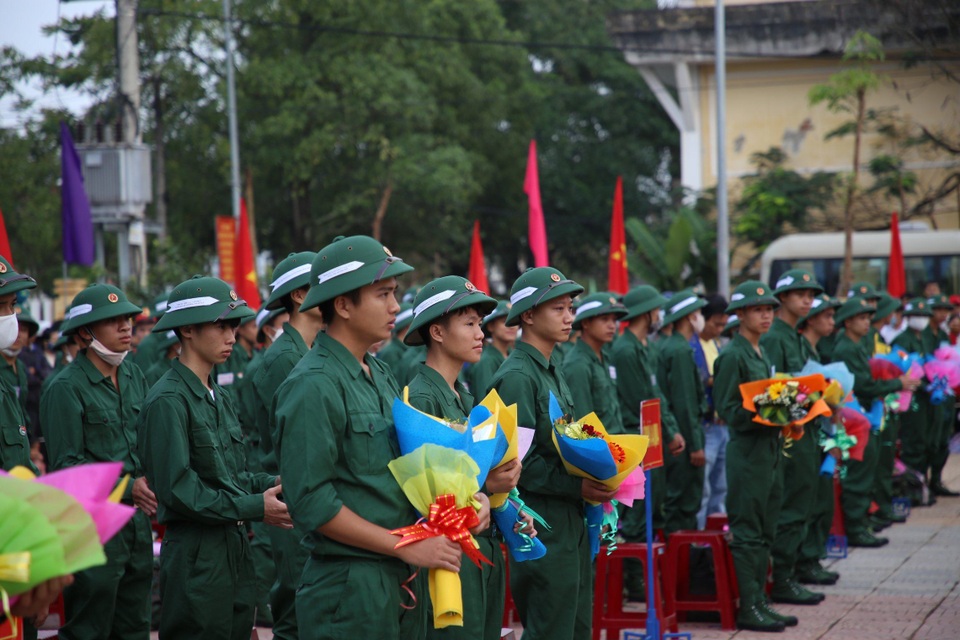 Nước mắt, nụ cười ngày tiễn đưa con lên đường nhập ngũ - 13 Nước mắt, nụ cười ngày tiễn đưa con lên đường nhập ngũ - 13