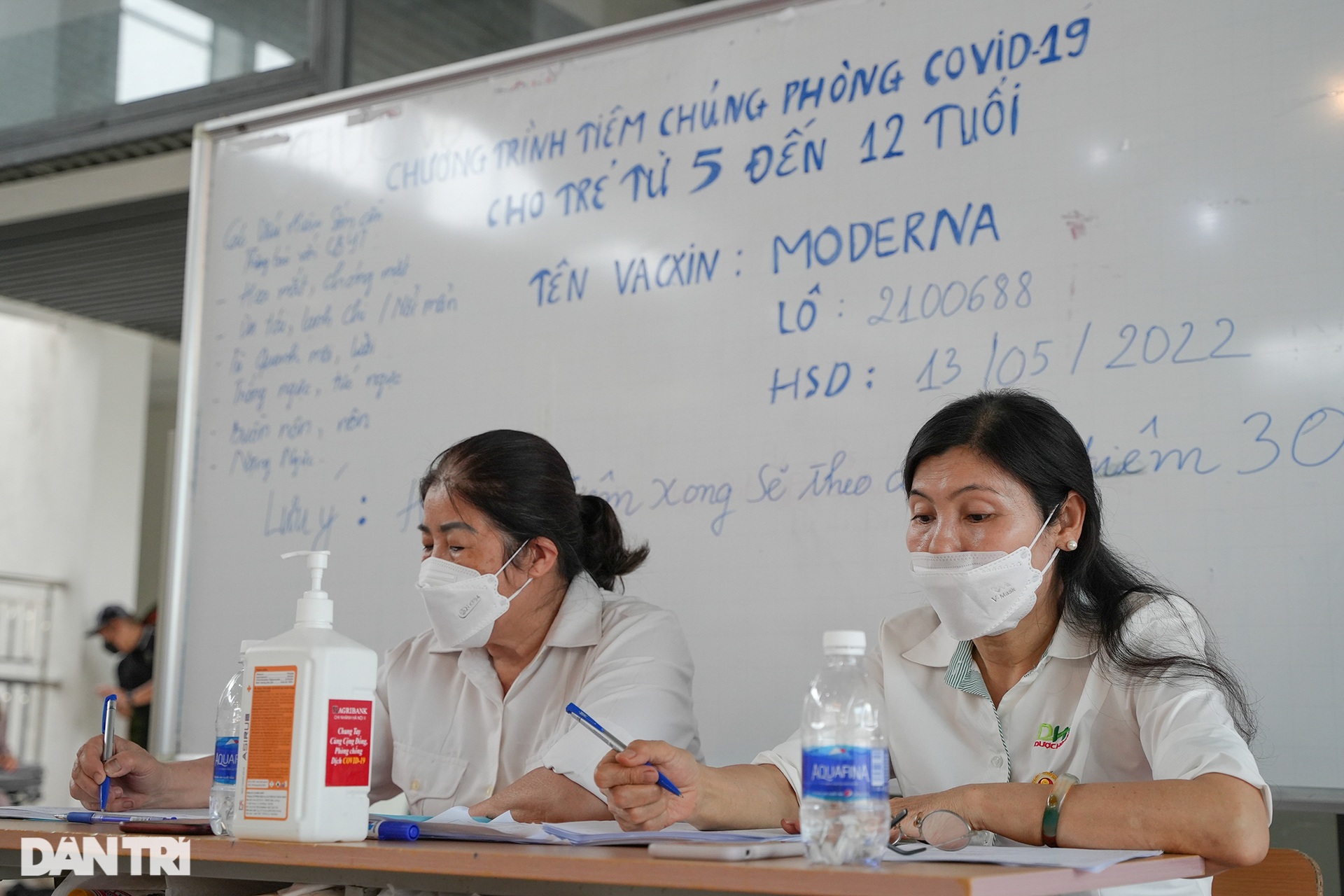 Những trẻ dưới 12 tuổi đầu tiên ở Hà Nội được tiêm vaccine phòng Covid-19 - 8