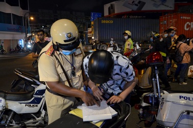 Tài xế xin CSGT... "phạt luôn, không cần đo nồng độ cồn"