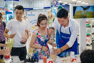 Bình Minh vào bếp cùng người hâm mộ