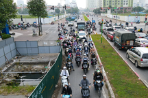 Loạt 9 "lô cốt" nằm bất động nhiều năm trên tuyến đường dài 1,2km tại Hà Nội