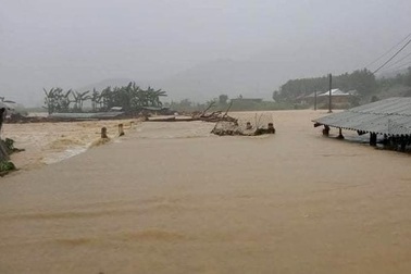 Quảng Nam: 2 cán bộ đi chống bão bị vùi lấp, mất tích