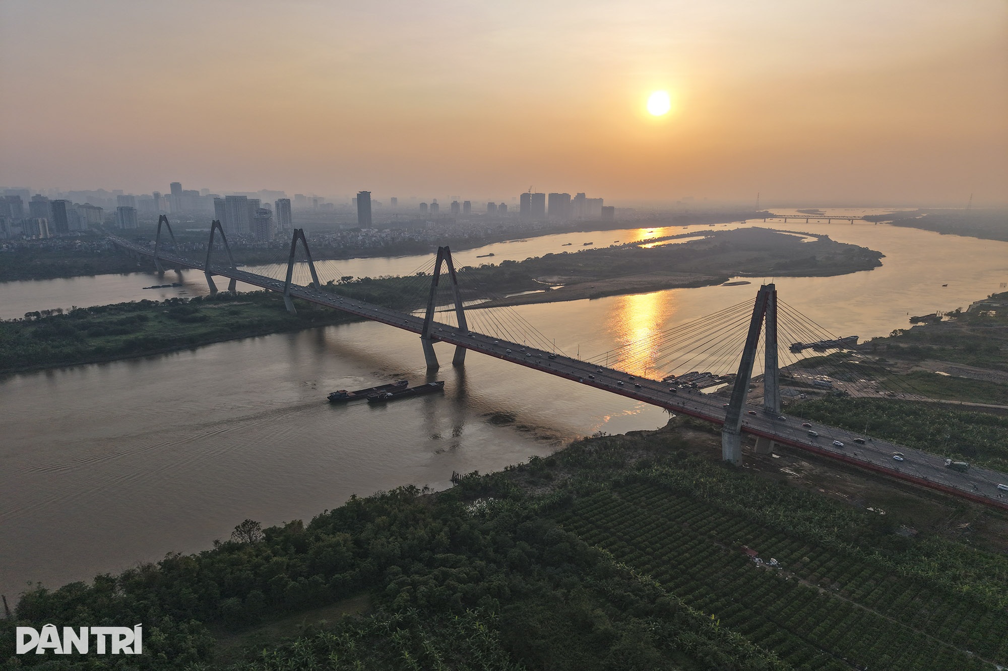 تماشای غروب دلانگیز اواخر پاییز بر روی دو پل معروف هانوی - 11 Ngắm hoàng hôn cuối thu rực rỡ trên 2 cây cầu nổi tiếng nhất Hà Nội - 11