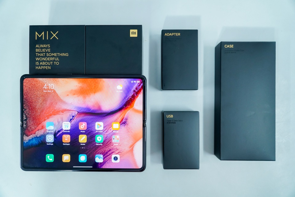 Trên tay Xiaomi Mi Mix Fold: giống Galaxy Z Fold2, giá 40 triệu đồng - 1 Trên tay Xiaomi Mi Mix Fold: giống Galaxy Z Fold2, giá 40 triệu đồng - 1