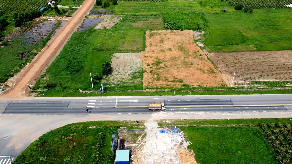 Hàng loạt “thiếu sót” tại tuyến đường 60 tỷ Sở Giao thông làm chủ đầu tư - 5 Hàng loạt “thiếu sót” tại tuyến đường 60 tỷ Sở Giao thông làm chủ đầu tư - 5