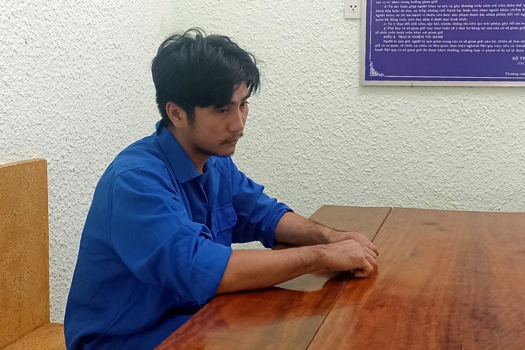 Khởi tố tài xế chạy lùi để lấy điện thoại khiến 3 mẹ con tử vong - 1 Khởi tố tài xế chạy lùi để lấy điện thoại khiến 3 mẹ con tử vong - 1