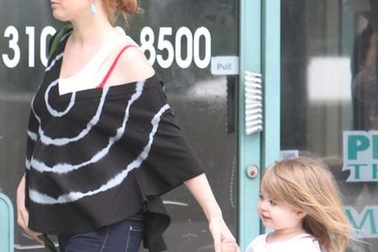 “Tín đồ shopping” Isla Fisher mang thai lần hai