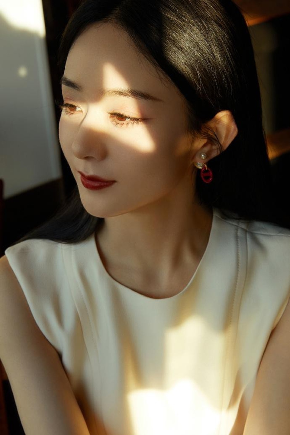 Triệu Lệ Dĩnh xuất hiện rạng ngời giữa bão tin đồn ngoại tình - 9