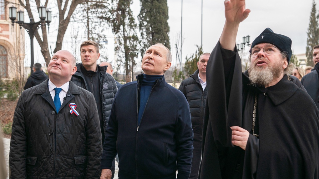 Tổng thống Putin bất ngờ thăm bán đảo Crimea - 1 Tổng thống Putin bất ngờ thăm bán đảo Crimea - 1