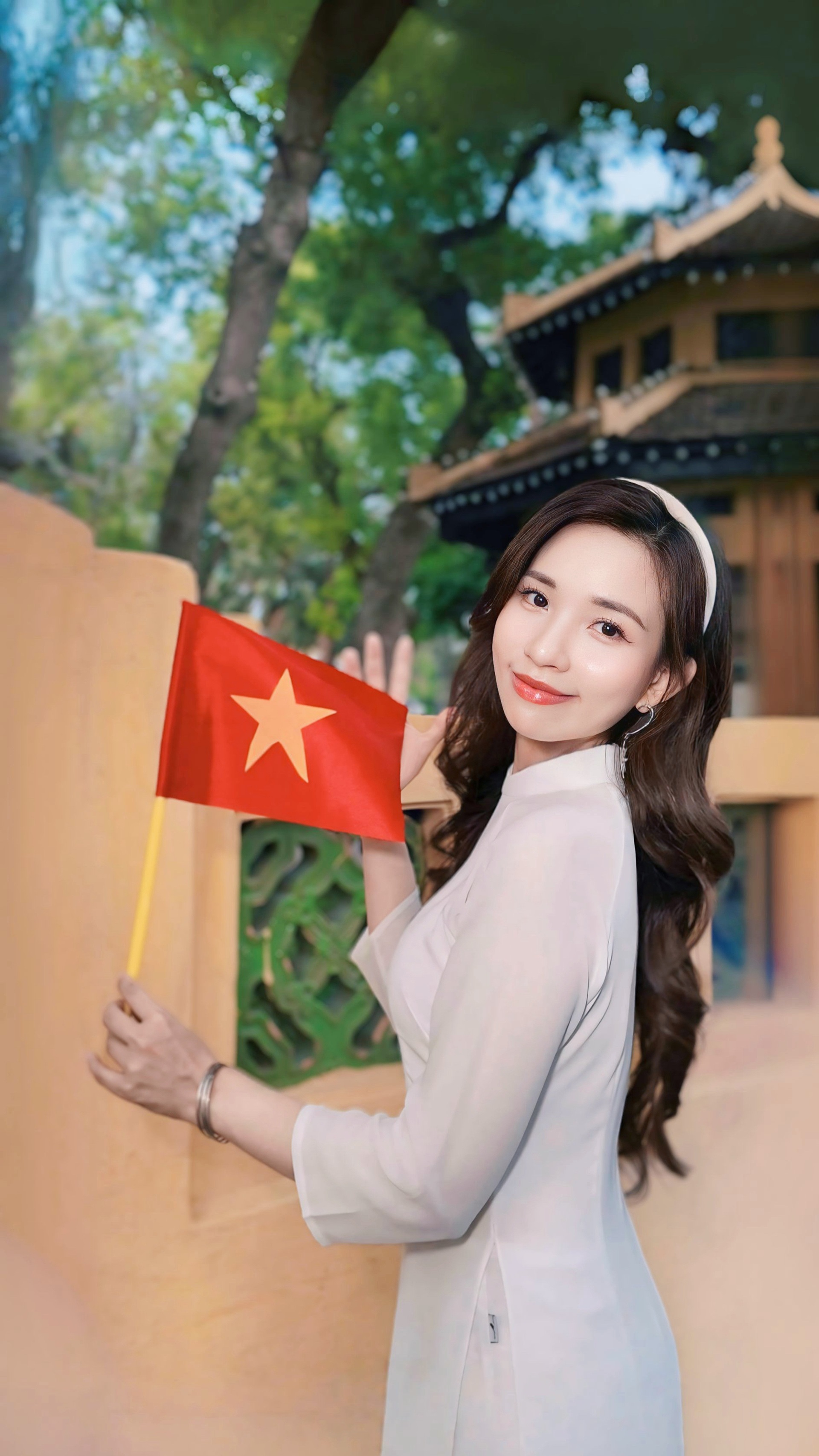Á khôi Mivi Diễm Anh diện áo dài rực rỡ, tự hào mừng đại lễ 30/4 - 5 Á khôi Mivi Diễm Anh diện áo dài rực rỡ, tự hào mừng đại lễ 30/4 - 5