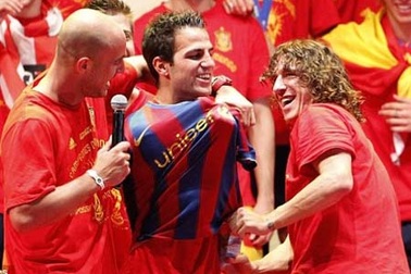 Fabregas sẽ nhận khoảng 5 triệu bảng nếu rời Arsenal