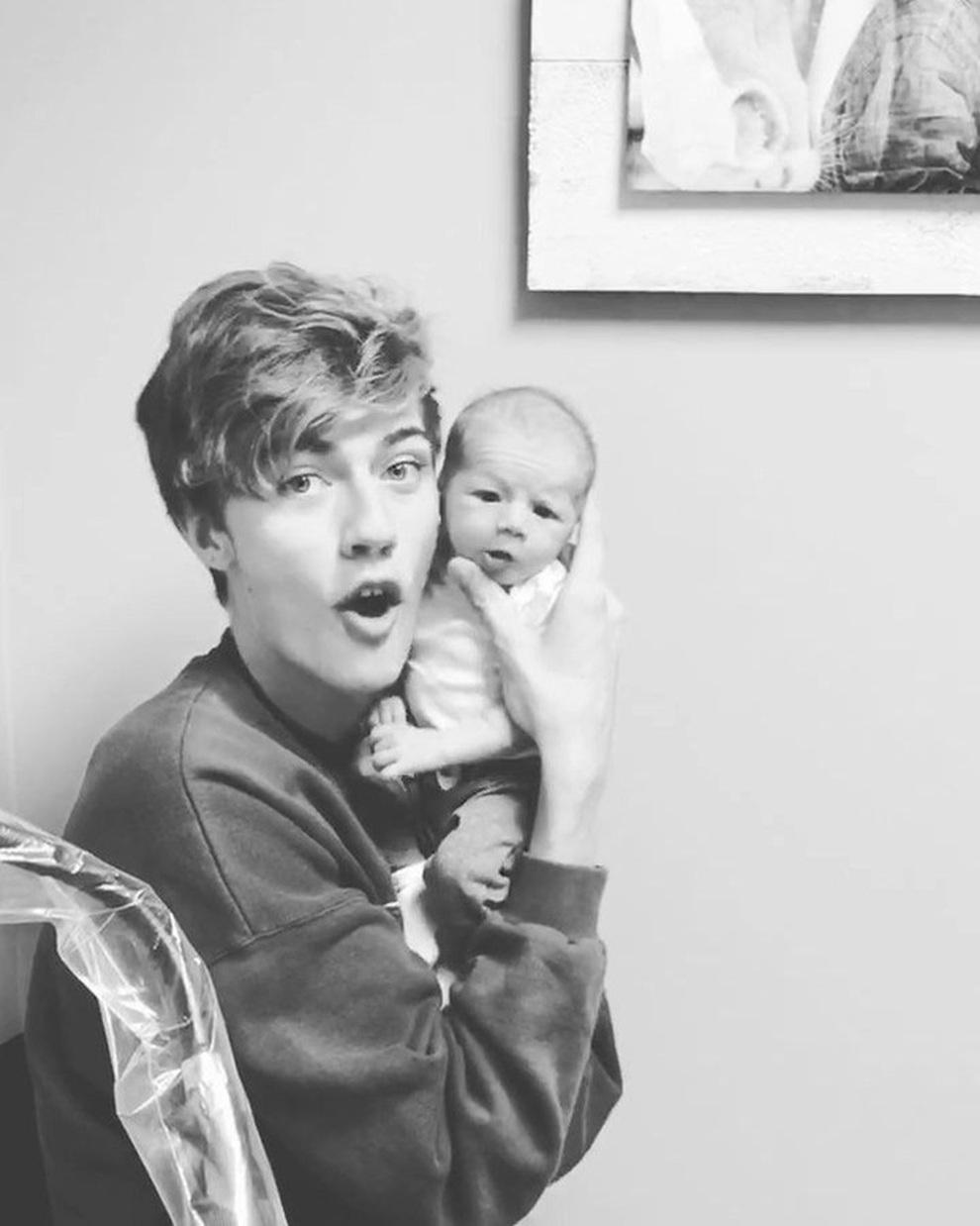 Hoàng tử làng mẫu Lucky Blue Smith sắp lên chức bố lần thứ ba ở tuổi 23 - 3 Hoàng tử làng mẫu Lucky Blue Smith sắp lên chức bố lần thứ ba ở tuổi 23 - 3