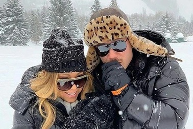 Mariah Carey đi mua sắm cùng bồ trẻ