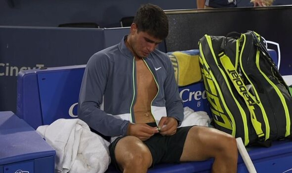 Alcaraz bật khóc 2 lần sau khi thua Djokovic - 1