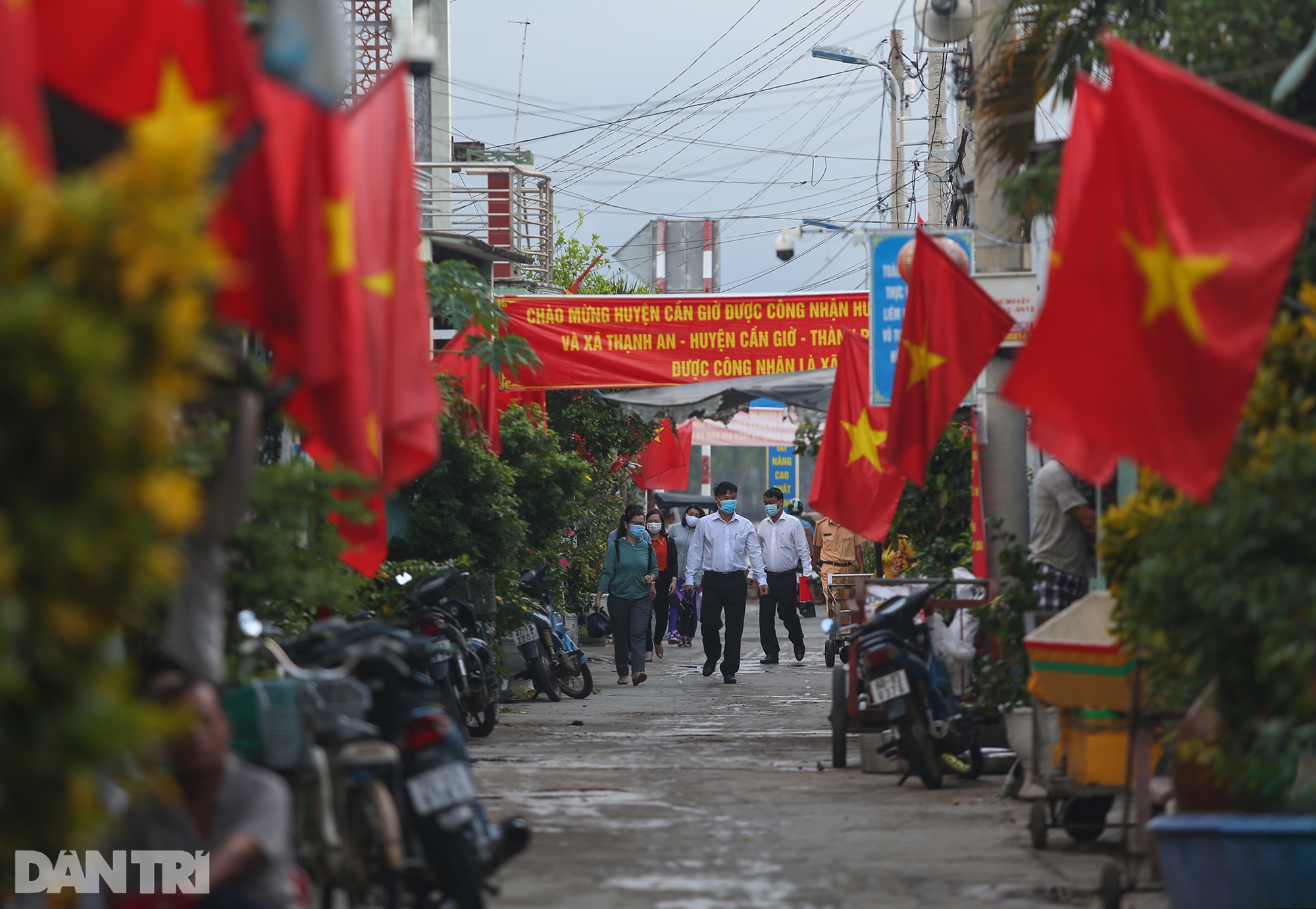 Ông lão chèo ghe hai giờ đồng hồ đi bầu cử ở xã đảo Thạnh An - 5 Ông lão chèo ghe hai giờ đồng hồ đi bầu cử ở xã đảo Thạnh An - 5