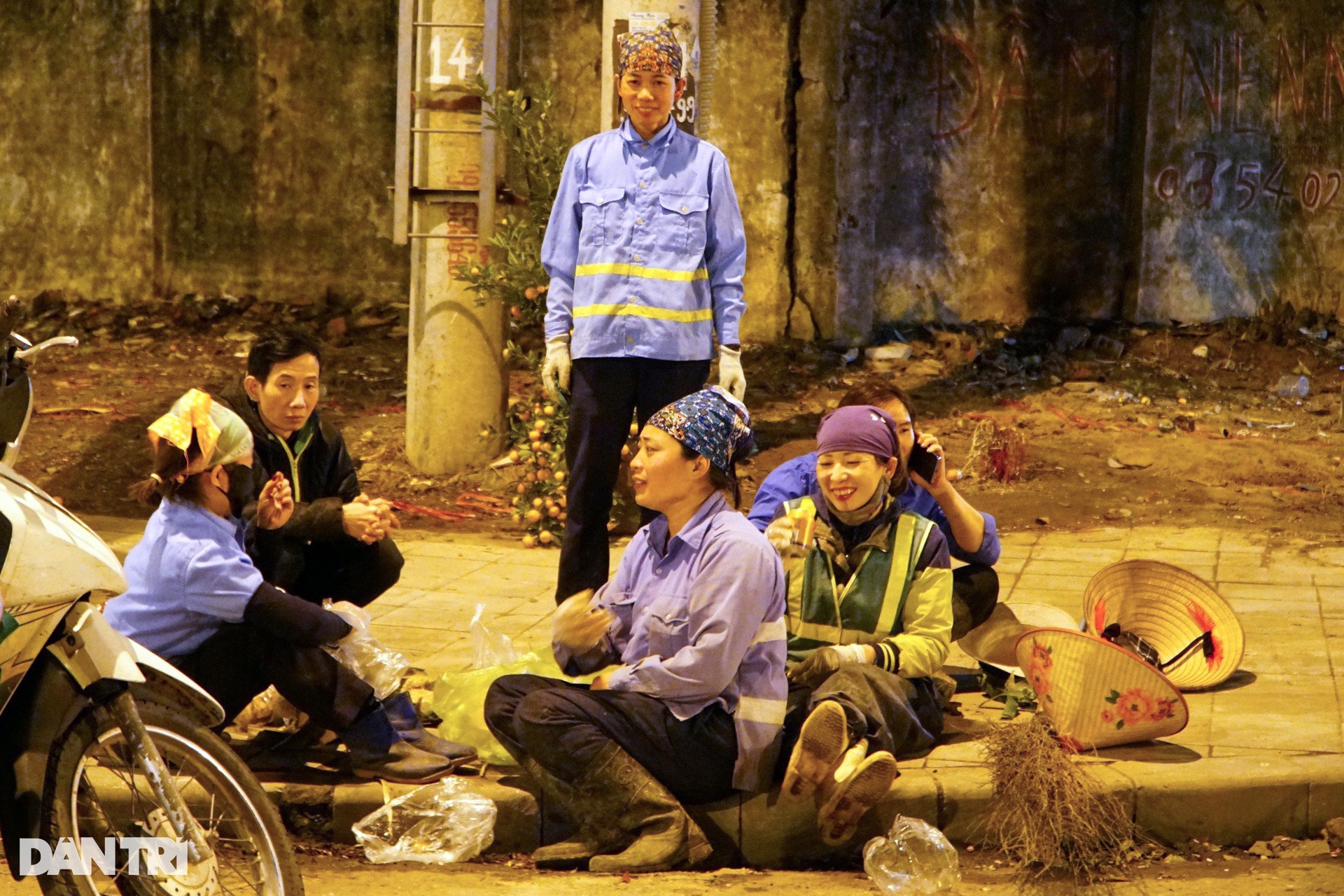 Không khí người dân cả nước hân hoan, vui đón giao thừa Tết Giáp Thìn - 17 Không khí người dân cả nước hân hoan, vui đón giao thừa Tết Giáp Thìn - 17