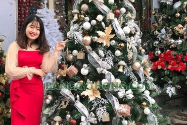 Các mẫu trang trí cây thông Noel và văn phòng đón Giáng sinh “hot” 2019
