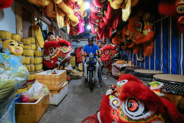 Khám phá xưởng làm đầu lân - sư - rồng độc đáo tại cố đô Huế