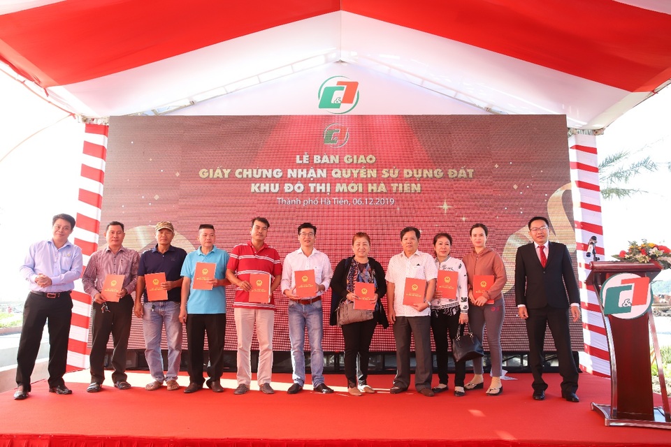 Nhịp sống sôi động tại Khu Đô Thị Mới Hà Tiên sau hơn 1 năm gấp rút thi công - 1 Nhịp sống sôi động tại Khu Đô Thị Mới Hà Tiên sau hơn 1 năm gấp rút thi công - 1