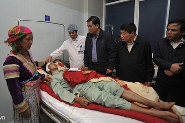 Điều 2 trực thăng đưa bác sĩ lên Lai Châu cứu nạn nhân vụ sập cầu