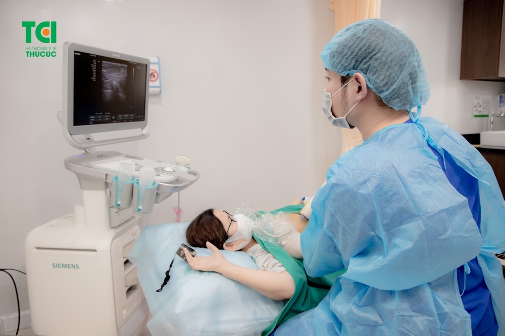 Hội thảo công nghệ hút khối u vú không cần mổ - 2 Hội thảo công nghệ hút khối u vú không cần mổ - 2