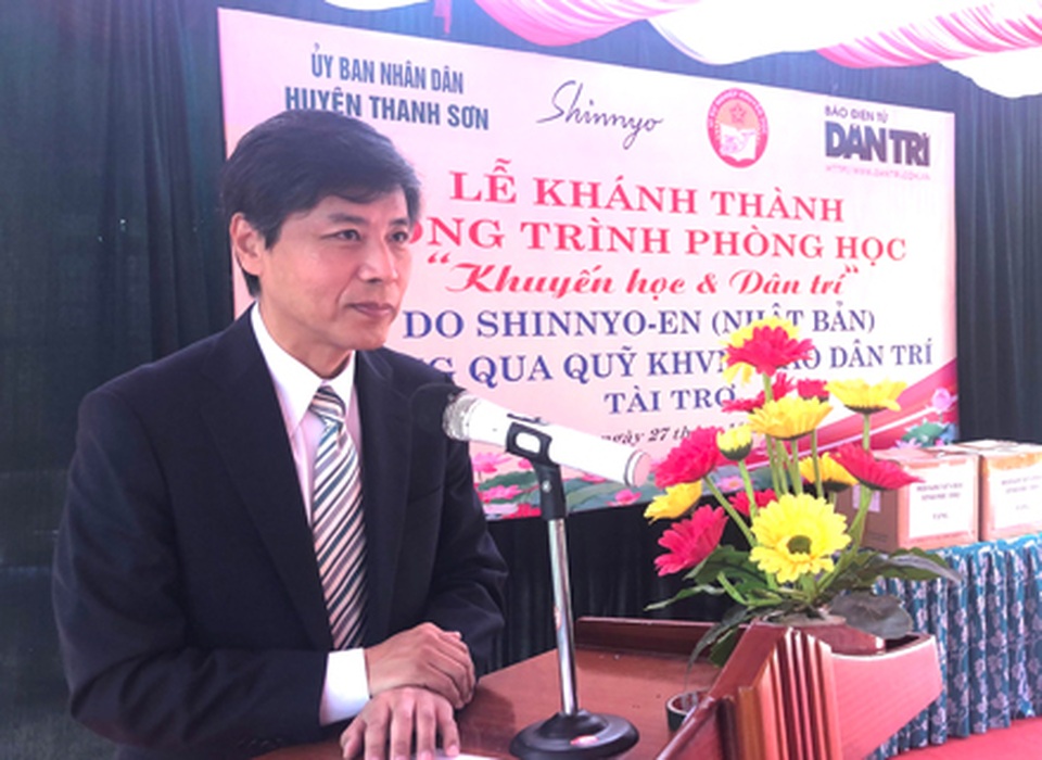 Tổng Biên tập báo Dân trí cùng Tổ chức Shinnyo - en Nhật Bản tặng 3 phòng học cho thầy trò xã miền núi - 4 Tổng Biên tập báo Dân trí cùng Tổ chức Shinnyo - en Nhật Bản tặng 3 phòng học cho thầy trò xã miền núi - 4