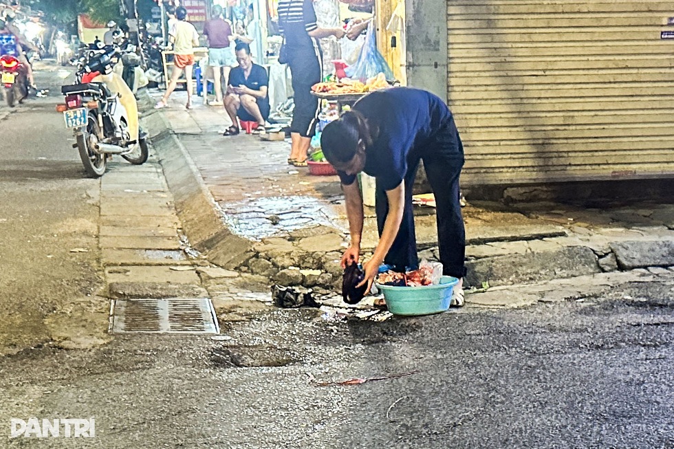 Nước thải hàng cá, hàng gà đến tiệm rửa xe - ám ảnh ô nhiễm từ cống ra sông - 4 Nước thải hàng cá, hàng gà đến tiệm rửa xe - ám ảnh ô nhiễm từ cống ra sông - 4